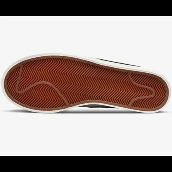 Nike Blazer Low Platform - Picture 3 of 8